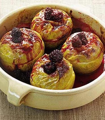 https://www.pontalo.net - Spiced roasted apples & blackberries