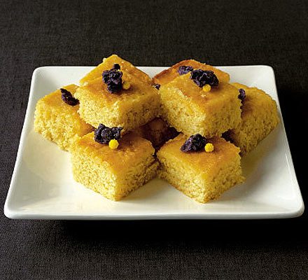 https://www.pontalo.net - Lemon & violet drizzle cake