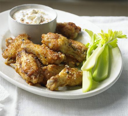 https://www.pontalo.net - Buffalo wings with blue cheese dip