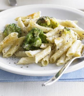 https://www.pontalo.net - Cheesy broccoli pasta bake