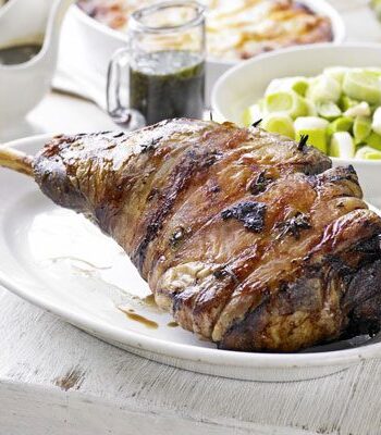 https://www.pontalo.net - Roast lamb studded with rosemary & garlic