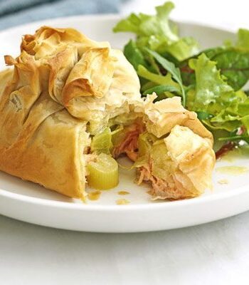 https://www.pontalo.net - Salmon & Leek pastry