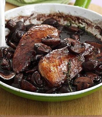 https://www.pontalo.net - Chicken with wine & mushrooms