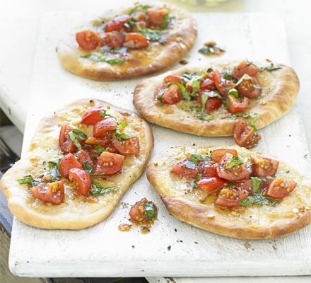 https://www.pontalo.net - Garlic bread pizzas