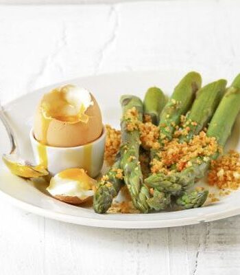 https://www.pontalo.net - Asparagus soldiers with a soft-boiled egg