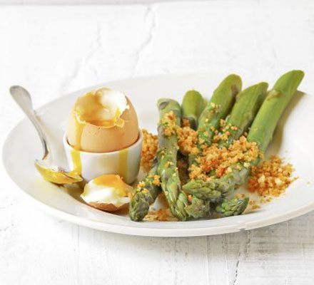 https://www.pontalo.net - Asparagus soldiers with a soft-boiled egg