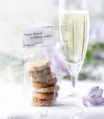 https://www.pontalo.net - Sugar-dusted wedding cookies