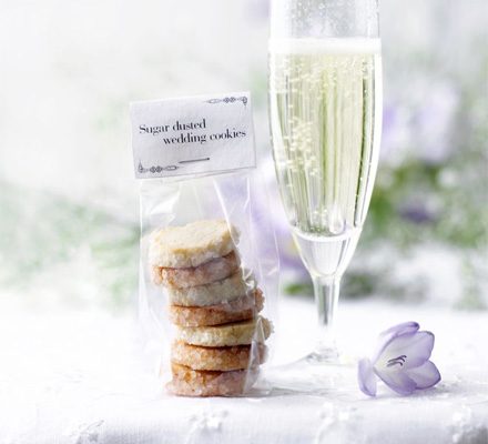 https://www.pontalo.net - Sugar-dusted wedding cookies