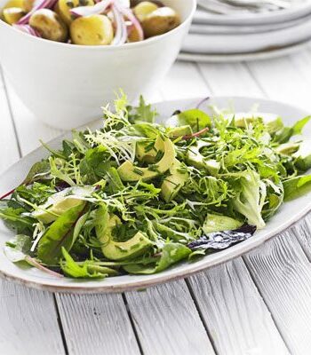 https://www.pontalo.net - Green salad with avocado