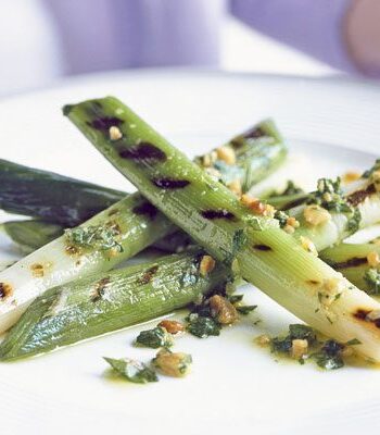 https://www.pontalo.net - Griddled leeks with hazelnut dressing