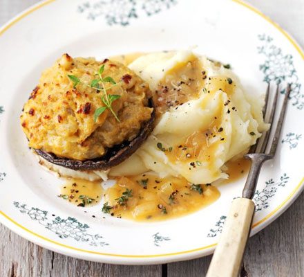 https://www.pontalo.net - Mushroom rarebit with mash & thyme gravy