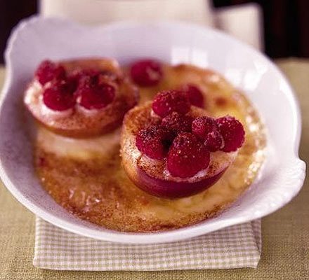 https://www.pontalo.net - Nectarine & raspberry gratin