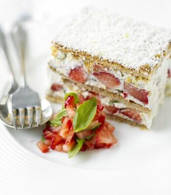 https://www.pontalo.net - Strawberry & white chocolate millefeuille