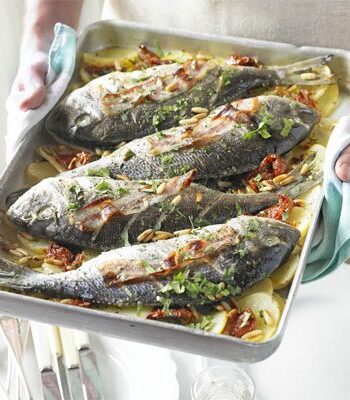 https://www.pontalo.net - Baked sea bream with tomatoes & coriander