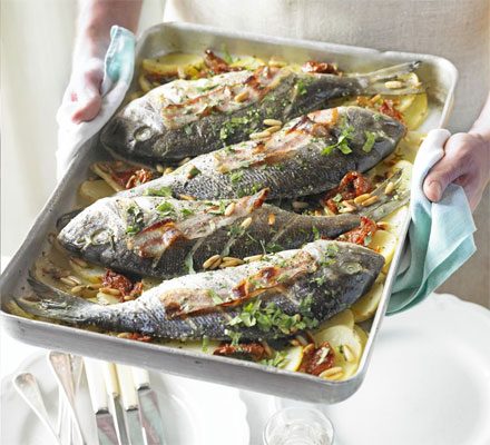 https://www.pontalo.net - Baked sea bream with tomatoes & coriander