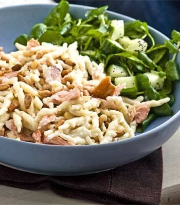 https://www.pontalo.net - Hot-smoked salmon with creamy pasta & pine nuts