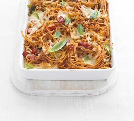 https://www.pontalo.net - Tomato & mozzarella spaghetti bake