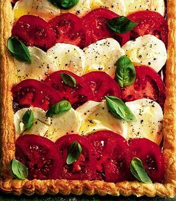 https://www.pontalo.net - Tomato & mozzarella tart with roast pepper pesto