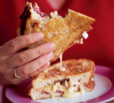 https://www.pontalo.net - Pan-fried camembert sandwich