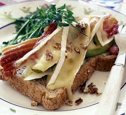 https://www.pontalo.net - Brie & bacon toasties