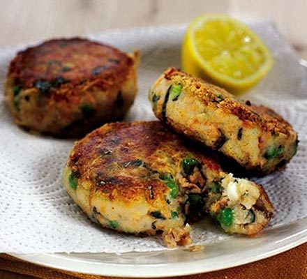 https://www.pontalo.net - Minted salmon & pea fish cakes