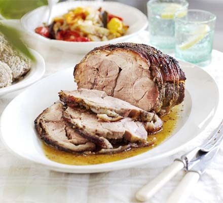 https://www.pontalo.net - Slow-roast pork with apples & peppers