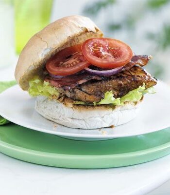 https://www.pontalo.net - BBQ chicken burgers