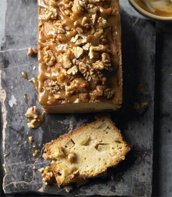 https://www.pontalo.net - Caramel apple loaf cake