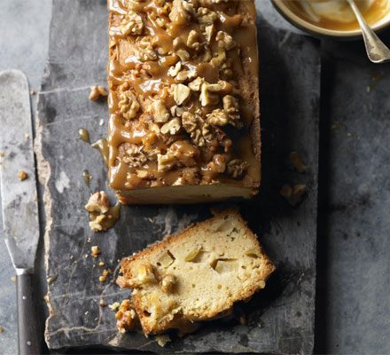 https://www.pontalo.net - Caramel apple loaf cake