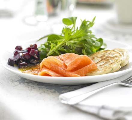 https://www.pontalo.net - Smoked salmon & easy blinis