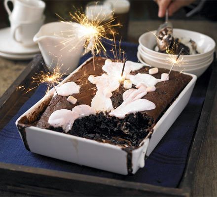 https://www.pontalo.net - Sticky chocolate pudding with marshmallows