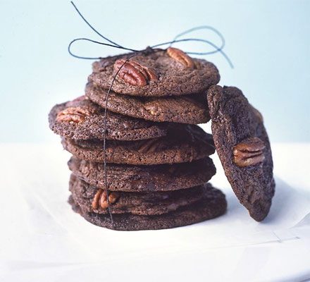 https://www.pontalo.net - Chocolate chunk pecan cookies