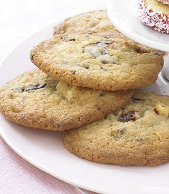 https://www.pontalo.net - Gooey chocolate cherry cookies