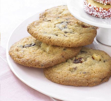 https://www.pontalo.net - Gooey chocolate cherry cookies