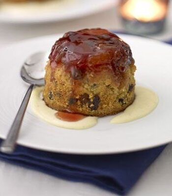 https://www.pontalo.net - Sloe gin & fruit sponge puddings with custard