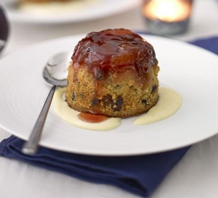 https://www.pontalo.net - Sloe gin & fruit sponge puddings with custard