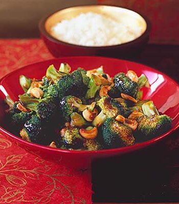 https://www.pontalo.net - Stir-fried broccoli with cashews & oyster sauce