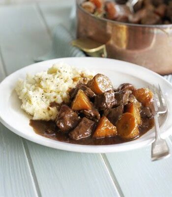 https://www.pontalo.net - Beef & Guinness stew with carrots