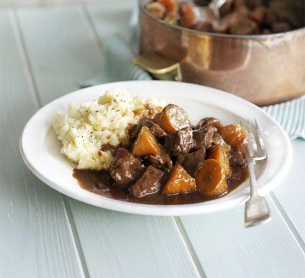 https://www.pontalo.net - Beef & Guinness stew with carrots