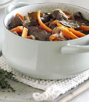 https://www.pontalo.net - Beef with red wine & carrots