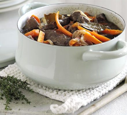 https://www.pontalo.net - Beef with red wine & carrots