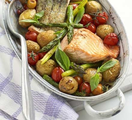 https://www.pontalo.net - One-pan salmon with roast asparagus