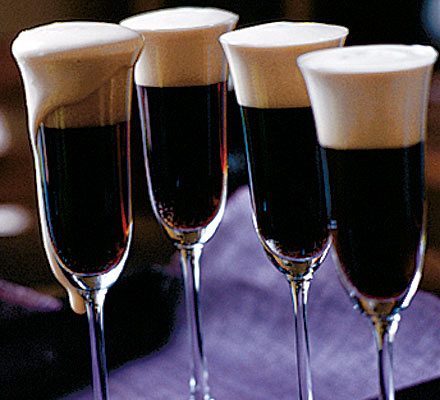 https://www.pontalo.net - Black velvet cocktail