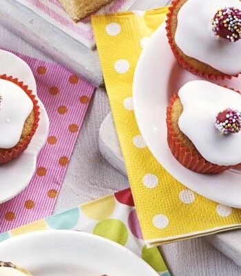 https://www.pontalo.net - Dotty banana fairy cakes