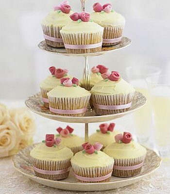 https://www.pontalo.net - Romantic rose cupcakes