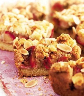 https://www.pontalo.net - Plum & almond crumble slice