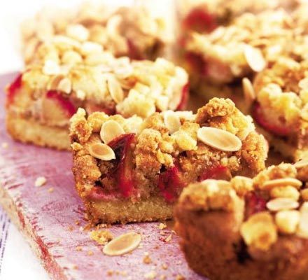 https://www.pontalo.net - Plum & almond crumble slice