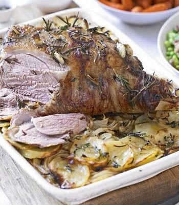 https://www.pontalo.net - Garlic & herb roast lamb on boulangère potatoes