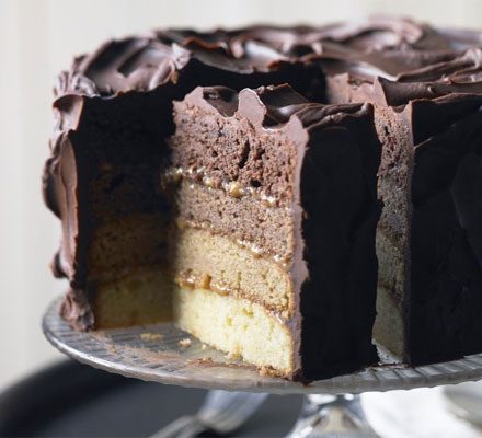 https://www.pontalo.net - Chocolate & caramel ombre cake