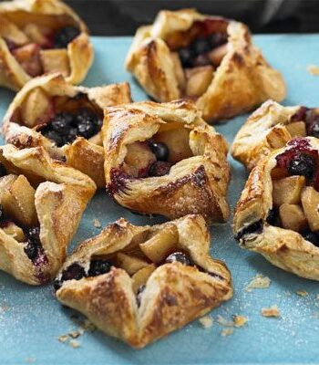 https://www.pontalo.net - Apple & blueberry Danishes